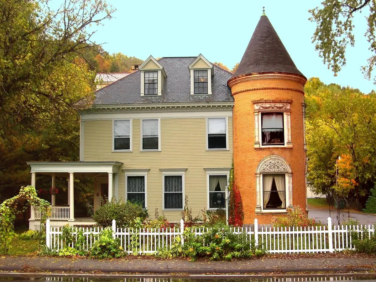 Seasonal Selling Guide: When to List Your Home for the Best Offers